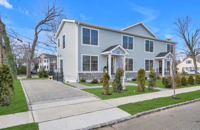 1 Manhasset Avenue Gallery 4