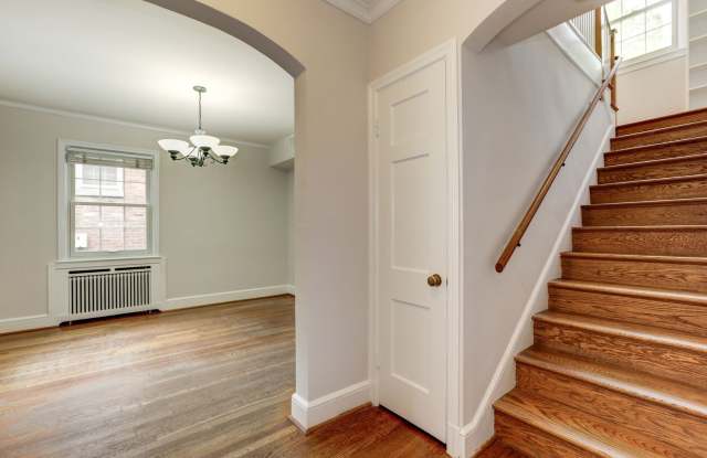 3 Bed Colonial in AU Park | Finished Basement | Fenced Yard & Large Deck Gallery 3