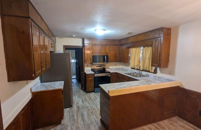 Very Nice 4 Bedroom Home in Woodland Forest Gallery 4
