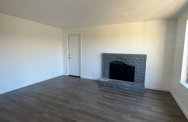 2-Bedroom 1-Bathroom Duplex close in Springfield photos photos
