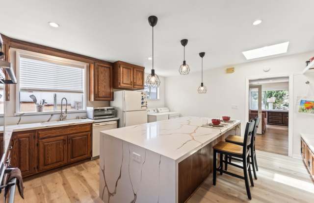 Gorgeous 2 bed + Office Bedroom House For Rent – 8016 Denrock Ave, Los Angeles, CA 90045 Gallery 4