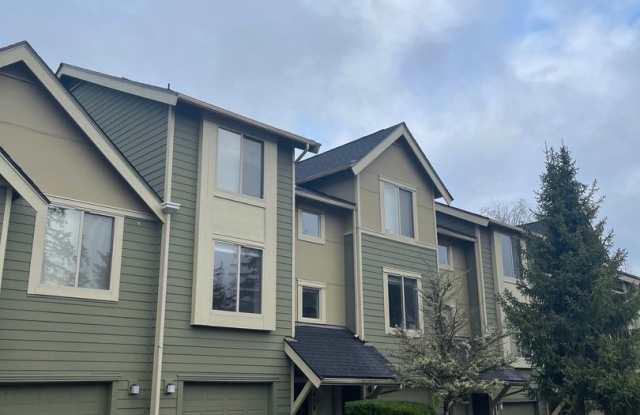 Beautiful Town Home about a mile from Downtown Issaquah! - 414 Northwest Pebble Lane, Issaquah, WA 98027