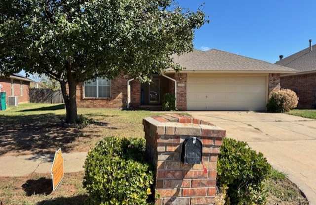 New flooring and paint!  Cute 3 bed, 2 baths with a 2 car garage home for rent, community pool! Near Sooner and I-240 so close to Tinker! Gallery 3