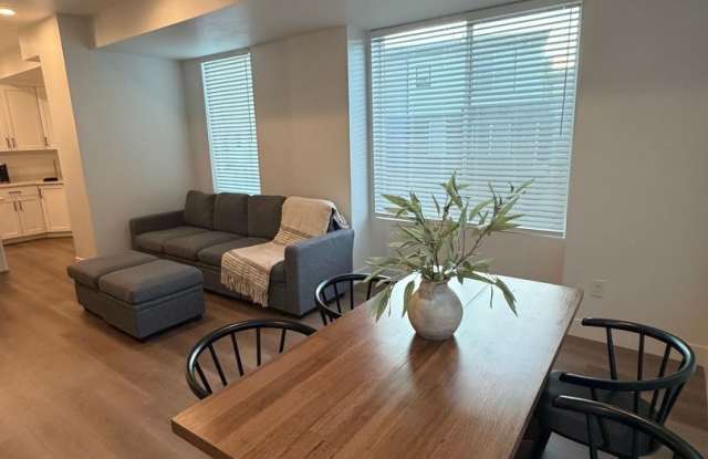 Modern Haven in Sandy Gallery 1