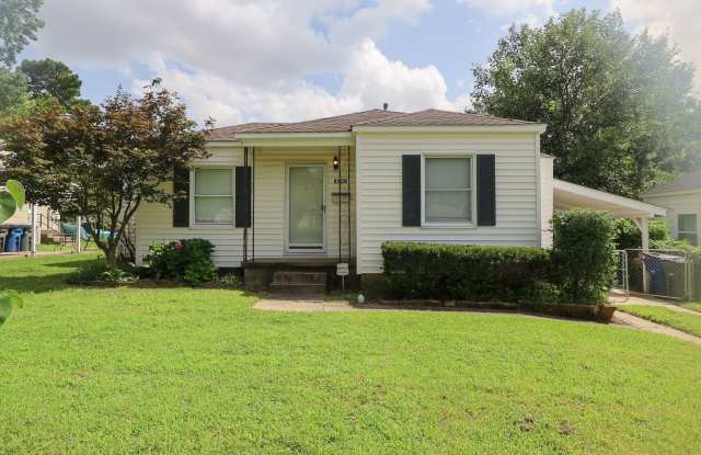 3 Bed | 1 Bath | Mid Town | $1400 Gallery 3