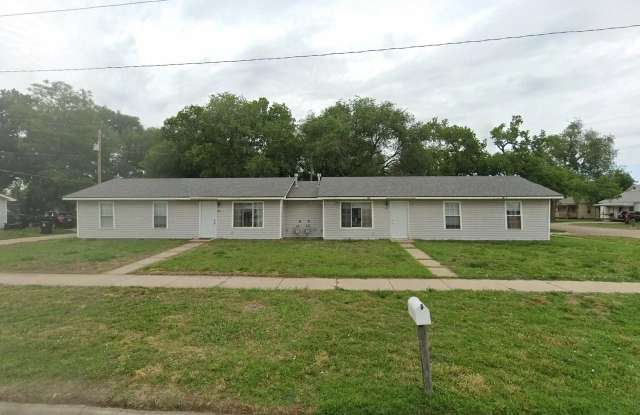 202 Decatur St - 202 Decatur Street, Salina, KS 67401