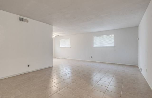 Updated in NE OKC for rent! Minutes to Broadway Extension/235 and Downtown! Gallery 4