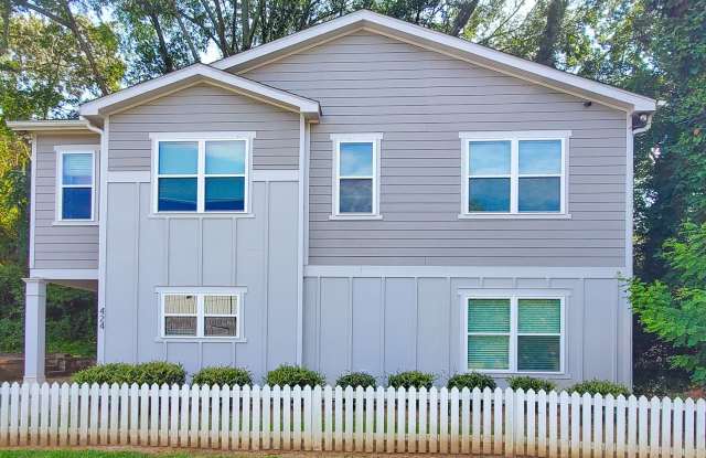 Preleasing for Fall 2027 - 4 Bedroom 4 Bath House walking distance to UGA Gallery 1
