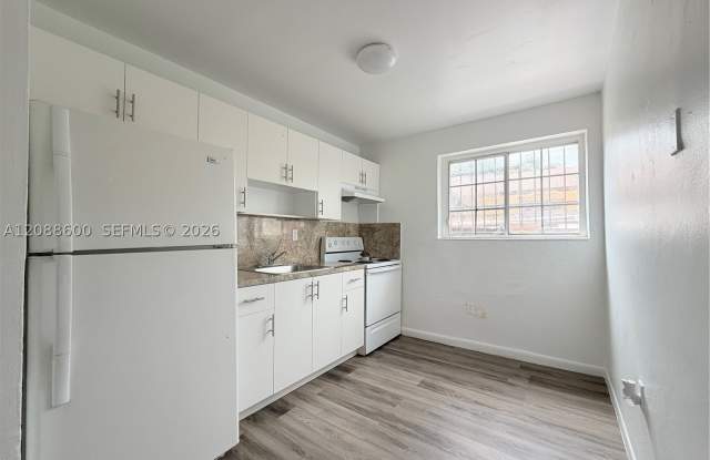1885 NW 18th Ter Gallery 3