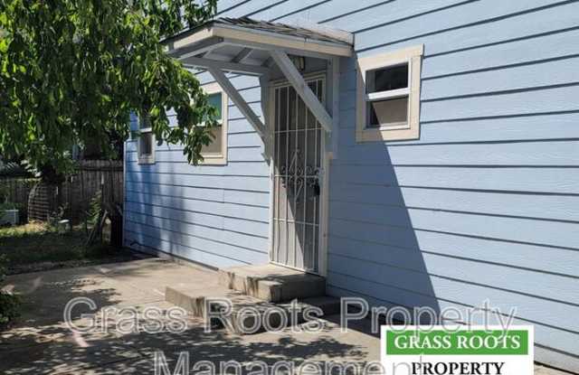 307 1/2 N Church St photos photos