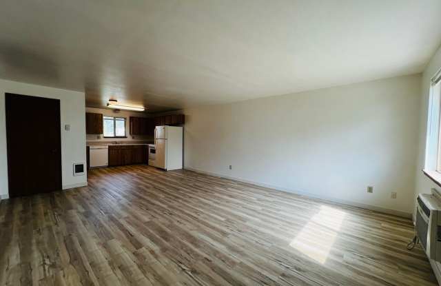 Non-Refundable  Security Deposit Total: $1300.00 photos photos