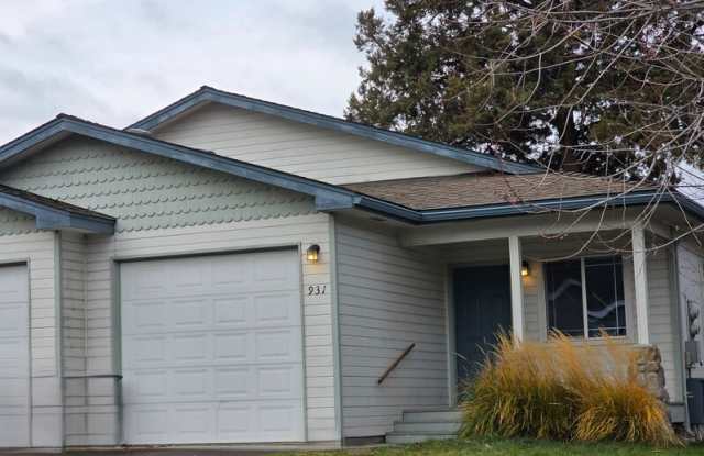 931 NE Hidden Valley Dr photos photos