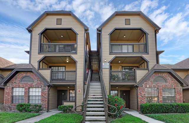 1/1 Condo in Gated Lakefront Community ~ Laminate Flooring and Brand-New SS Appliances!! - 351 Lone Hill Drive, Altamonte Springs, FL 32701 1/1 Condo in Gated Lakefront Community ~ Laminate Flooring and Brand-New SS Appliances!! - 351 Lone Hill Drive, Altamonte Springs, FL 32701