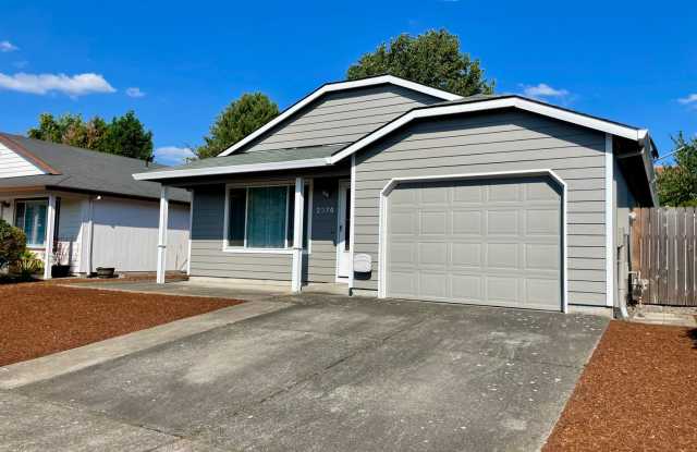 Single Family Home 3 Bed 2 Bath Available in Gresham! - 2374 Northwest Stanley Avenue, Gresham, OR 97030