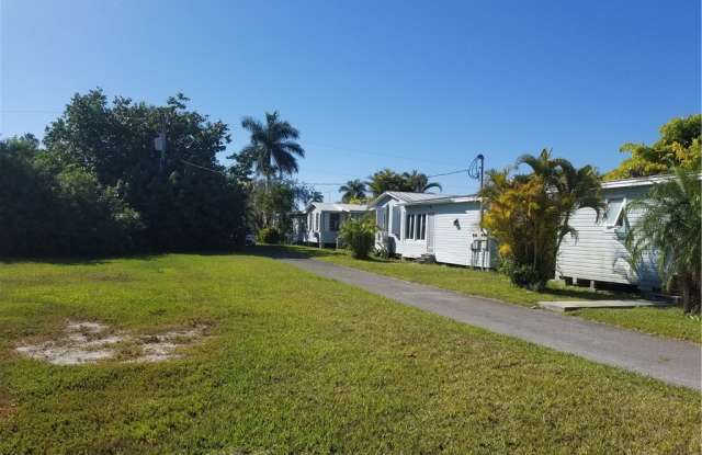 110 Freesia Street unit: 5 photos photos