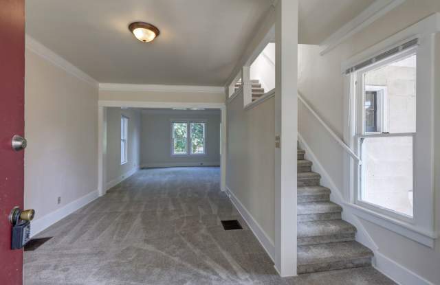 Great Location! 3 Bedroom/1.5 Bathroom House Near Green Lake! Gallery 4