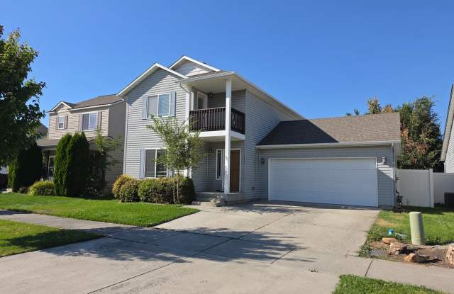 Lovely 3 bedroom 2.5 bath Post Falls Home! Gallery 1
