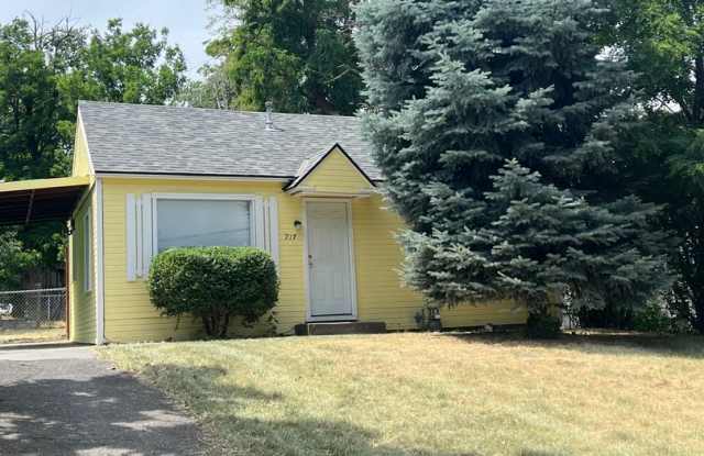 Charming 2 Bedroom, 1 Bath House with Fenced Yard, Carport  Laundry Hookups photos photos