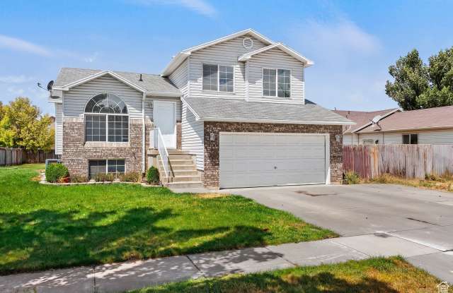 1657 N 2225 W photos photos