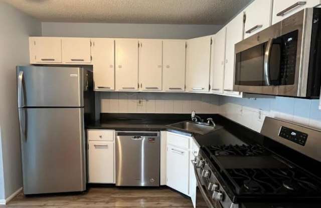 81 Amberly Ct Gallery 4