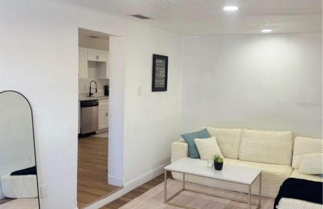 3022 W MEADOW Street Gallery 2