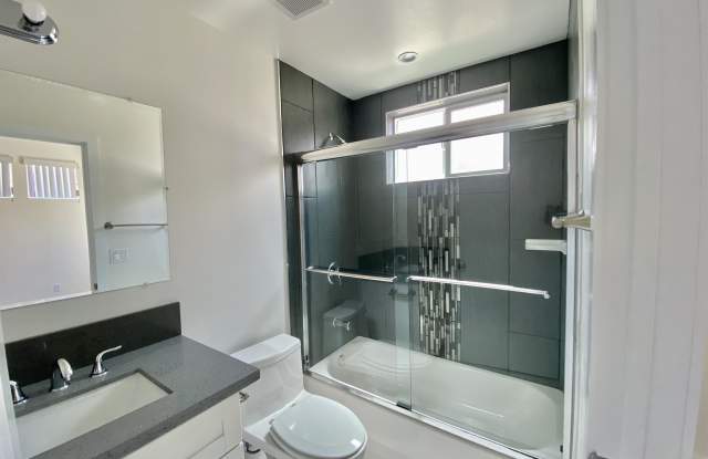 4557 Pickford Street - 4559 1/2 Gallery 3