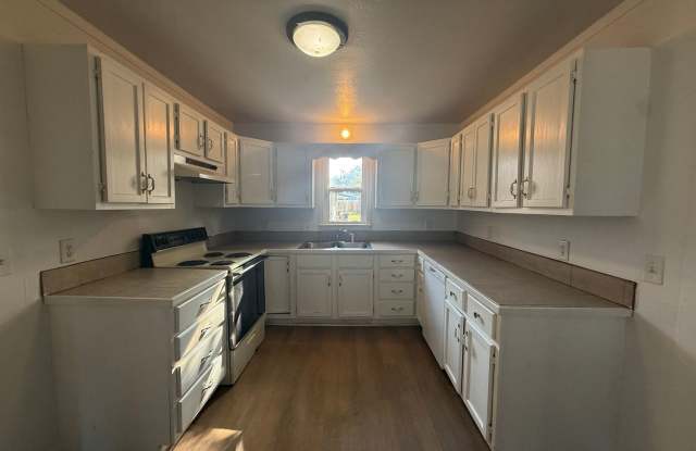 3 bedroom 1 bath home available now Gallery 4