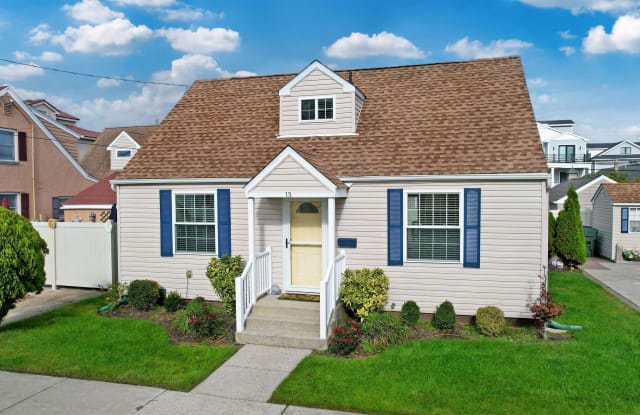 13 N Decatur Ave - 13 North Decatur Avenue, Margate City, NJ 08402