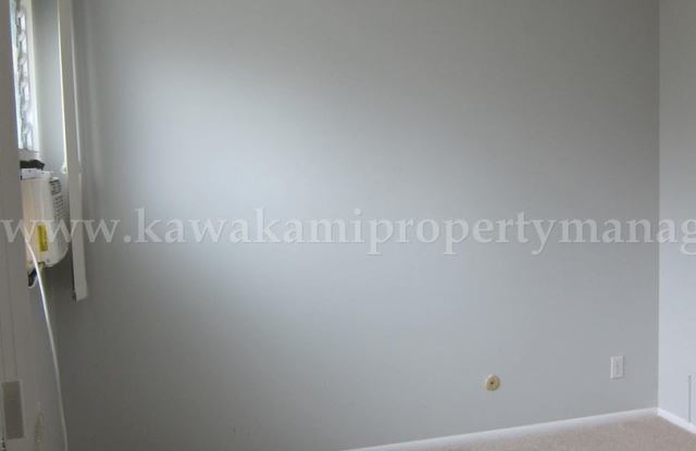 98-1467 Kaahumanu St, E Gallery 4