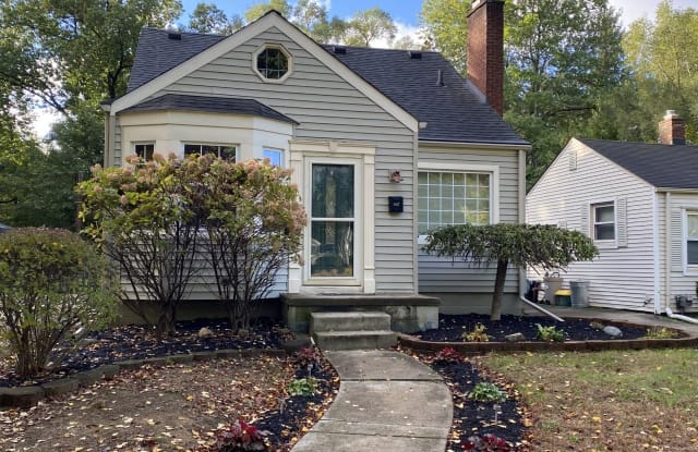 927 W Maplehurst St - 927 West Maplehurst Avenue, Ferndale, MI 48220