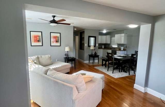 Charming 3-Bedroom Home in a Convenient Tampa Location! Gallery 3