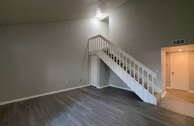 Beautifully Renovated 2BR/2BA Winter Park Townhome – Private Primary Suite & Resort-Style Amenities! Gallery 4