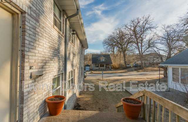 402 W Eldora Ave Unit D Gallery 2