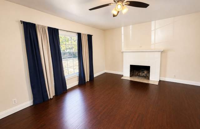 Spacious Two-Story Duplex in Old North Sacramento! Gallery 3