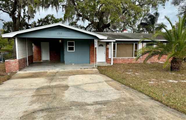 Charming 3-Bedroom, 1.5-Bathroom Home with Stunning Lake Views photos photos