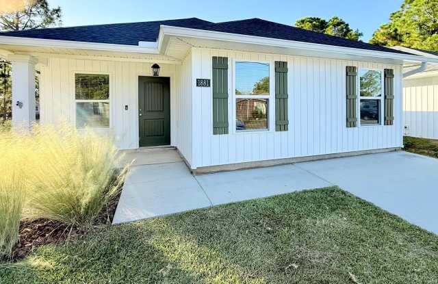 Beautiful Craftsman-Style Home - Open Layout - 1881 America Avenue, Santa Rosa County, FL 32563