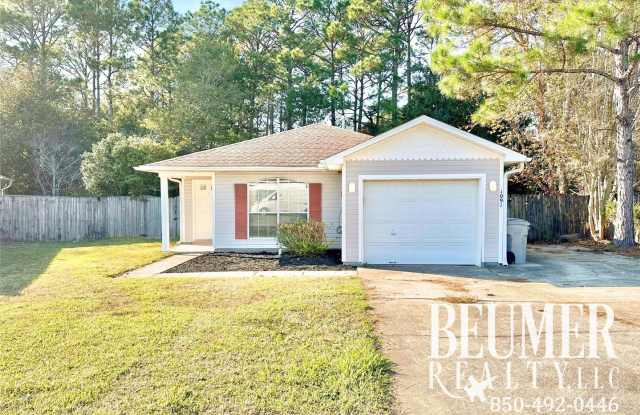 7 mo Lease Charming Home with Spacious Backyard and Modern Upgrades Near NAS Pensacola photos photos
