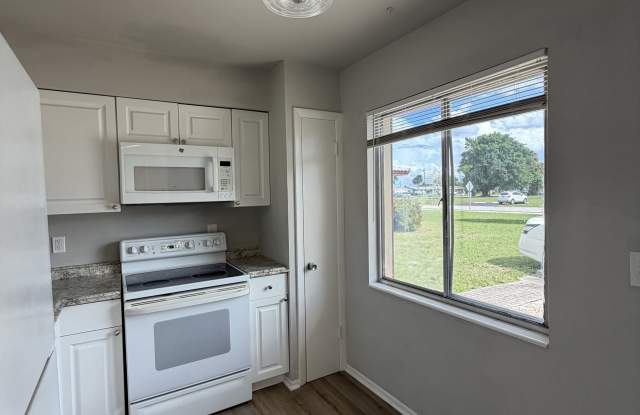 1920 W Lakeview Blvd-4 Gallery 4
