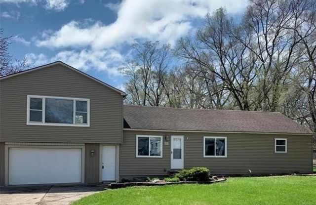 689 LUCILLE Drive - 689 Lucille Drive, Commerce, MI 48390