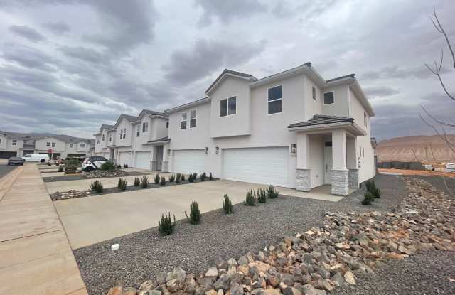 Mustang Valley Townhome! Gallery 4