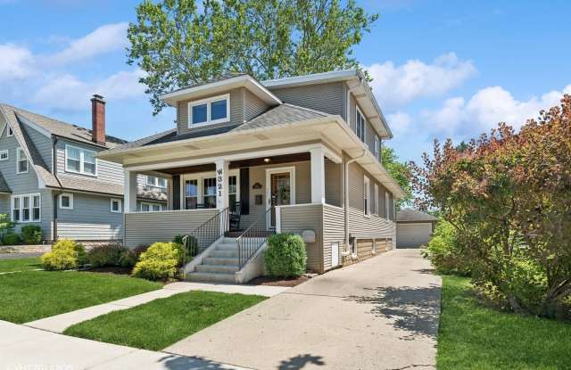 321 W Hawthorne Street - 321 West Hawthorne Street, Arlington Heights, IL 60004