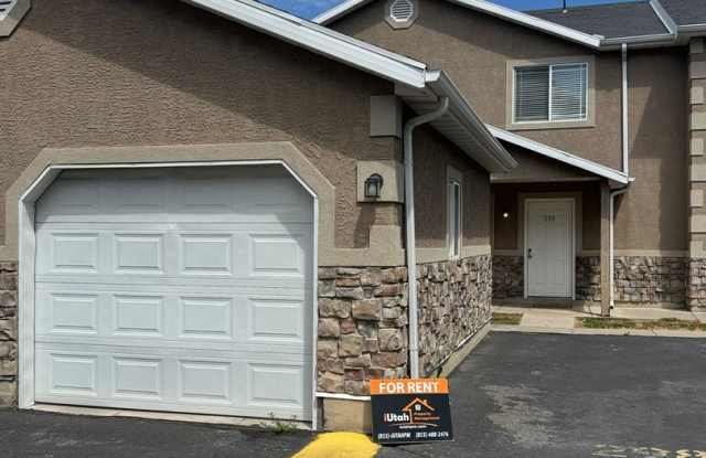 3 bedroom 2.5 Bath Townhouse-Small Dogs Allowed photos photos
