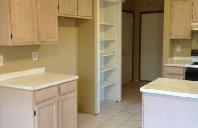 15778 Meadowood Avenue Gallery 4