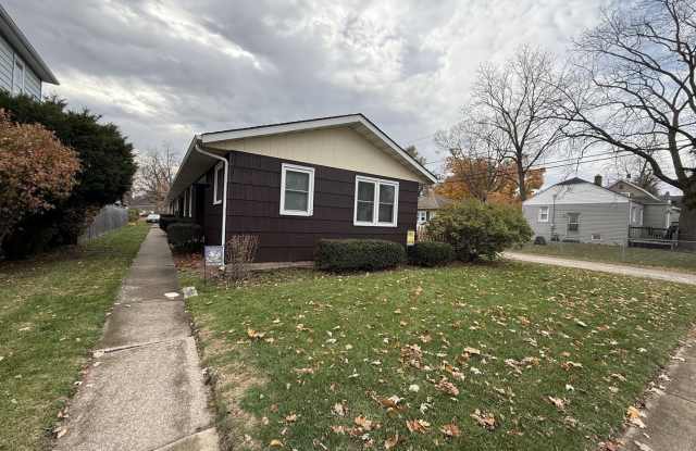 1060 W Hickory Street - 1060 West Hickory Street, Kankakee, IL 60901