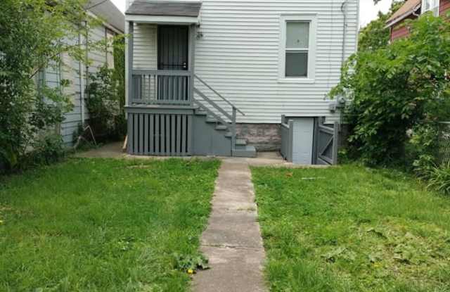 10619 South Perry Avenue Gallery 4