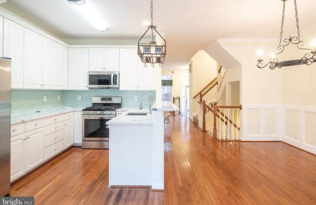 719 N VERMONT Street unit: End Unit - 719 North Vermont Street, Arlington, VA 22203