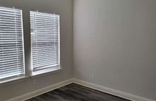 4504 PONTCHARTRAIN Boulevard Gallery 3