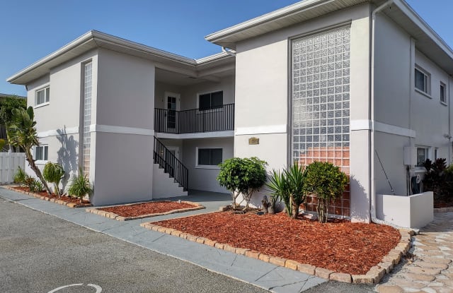 11975 3rd Street East, Apt 4. Treasure Island, FL, 33706 - 11975 3rd Street East, Treasure Island, FL 33706