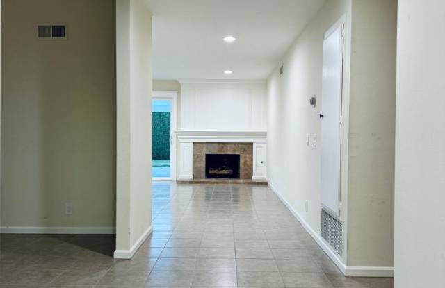Single Level 4 Bedroom Home with NEW A/C in Fountain Valley Gallery 4