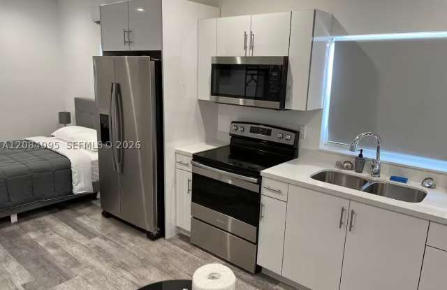 2285 NW 2nd St photos photos